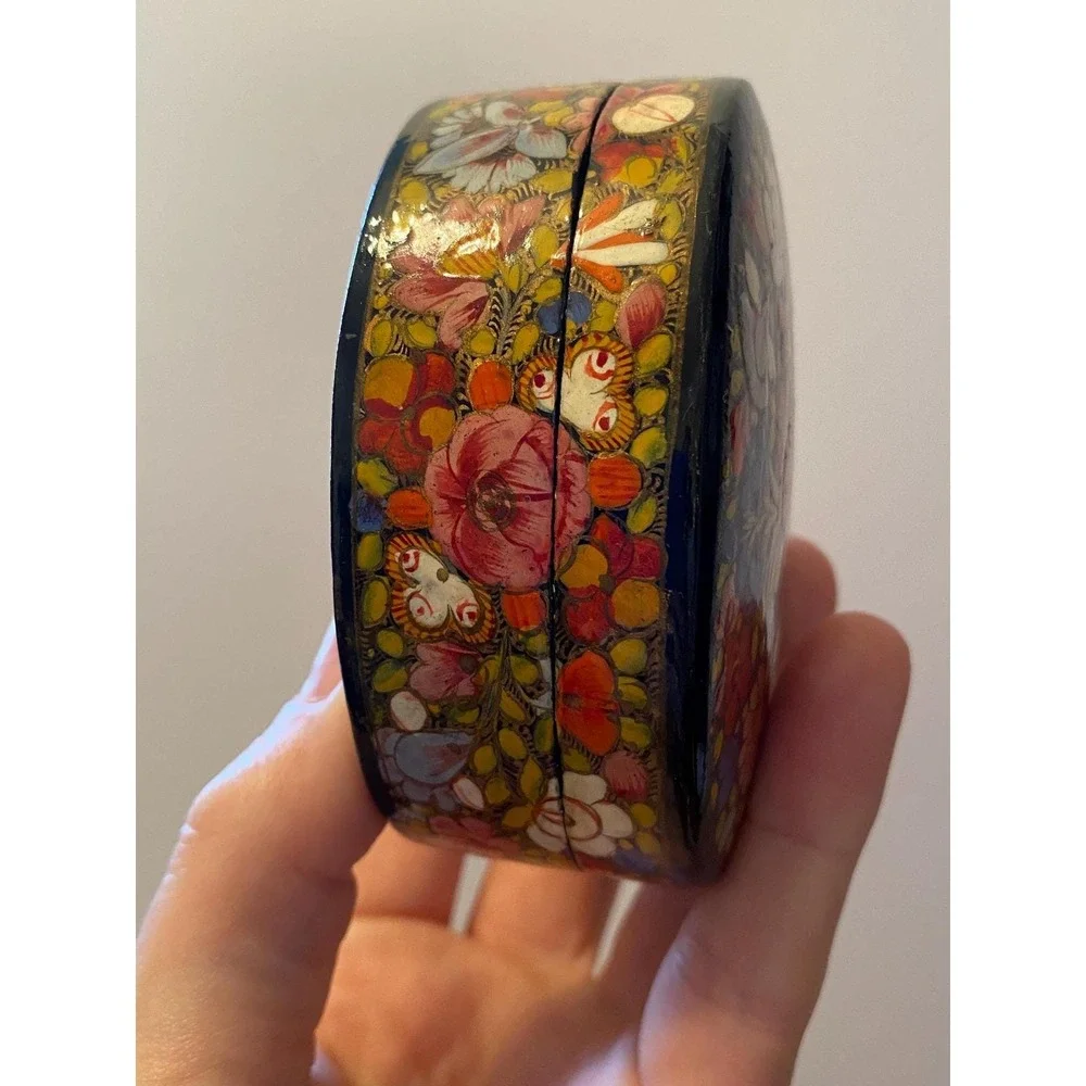 Vintage Kashmir India Hand Painted Floral Papier Mache Trinket Box‎ Oval Lacquer